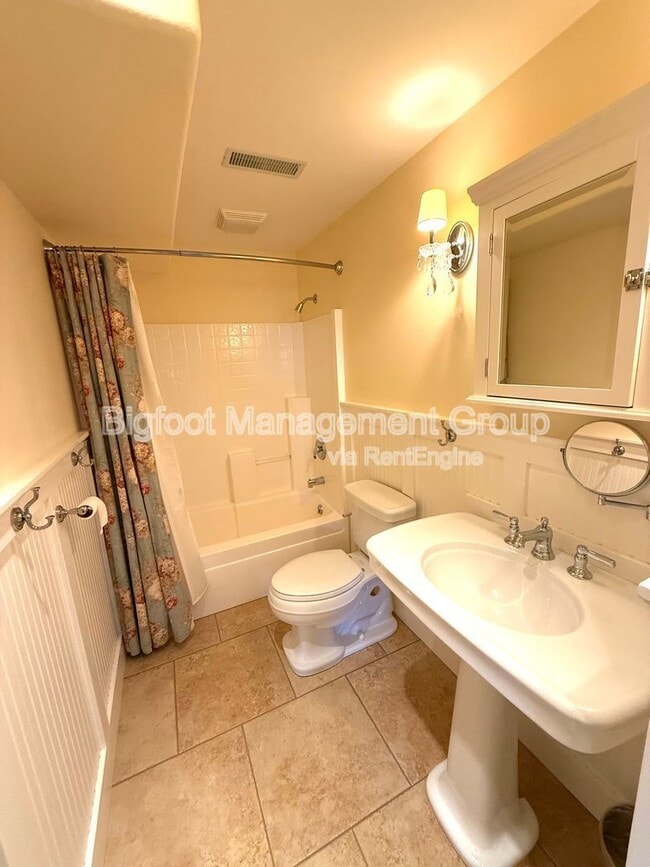 Building Photo - 24 Reeders Village Dr