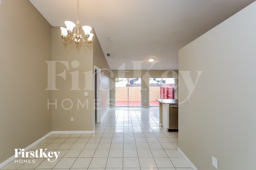 Building Photo - 1934 SW 123rd Ave