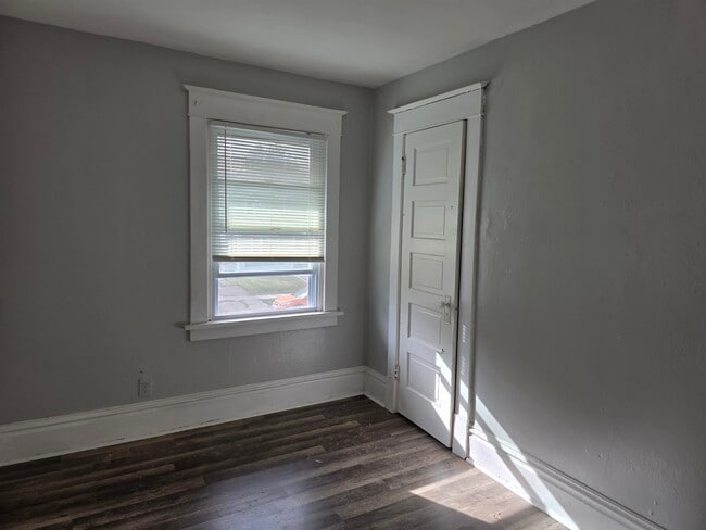 Building Photo - 321 Albert Ave