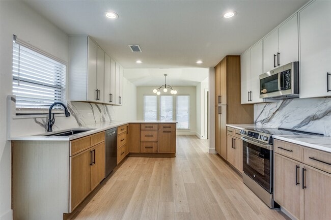 Building Photo - 200 Trellis Pl