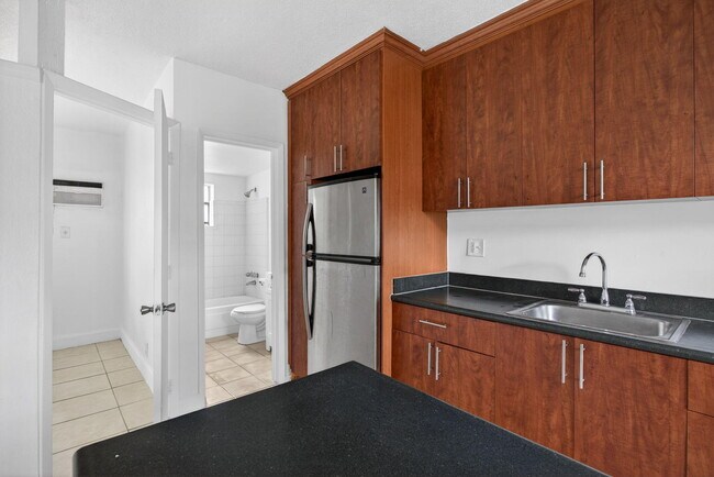 Building Photo - 4071 N Dixie Hwy