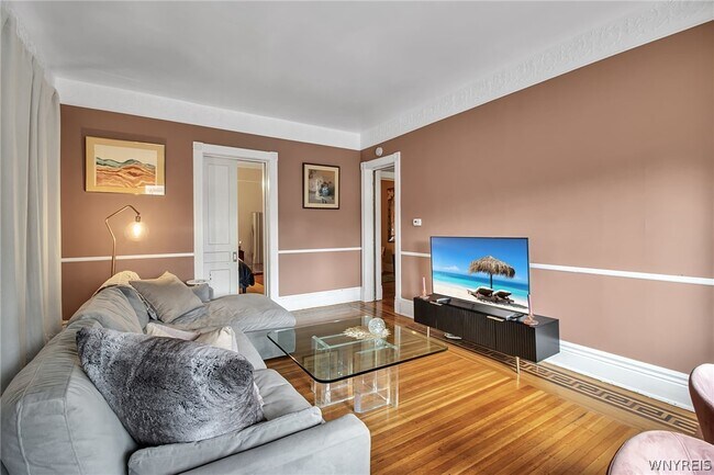 Building Photo - 370 Bryant St