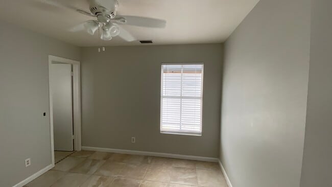 Building Photo - 1075 Duval St