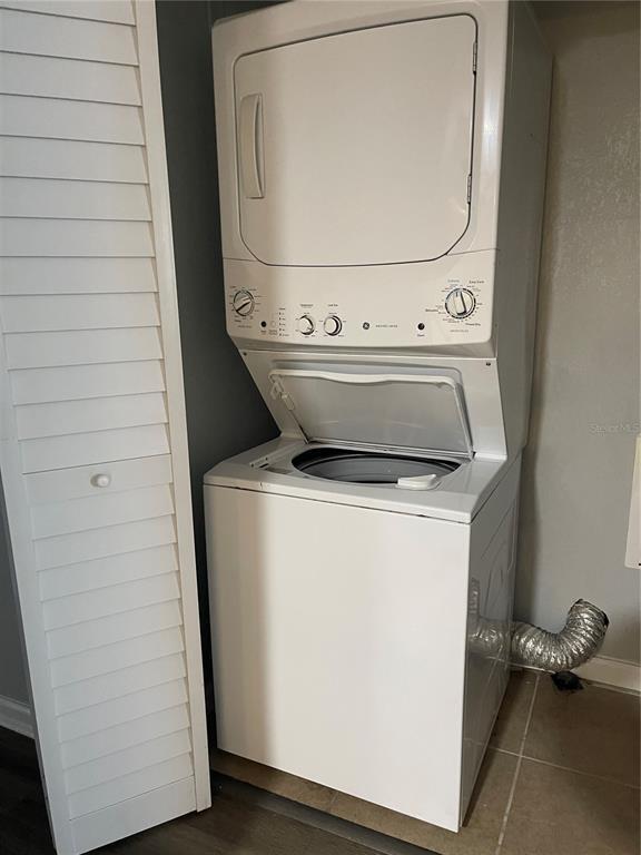 Building Photo - 10195 Sailwinds Blvd N