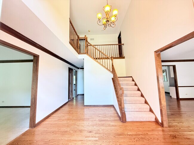 Building Photo - 2318 River Woods Dr