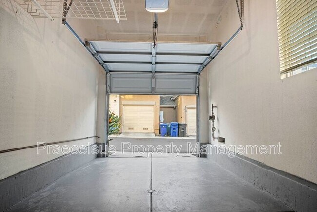 Building Photo - 1459 Claude Ln