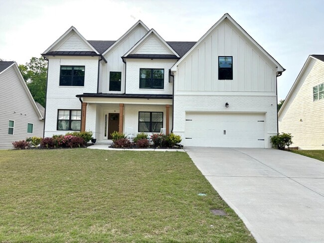 Front - 1920 Grand Lanier Dr