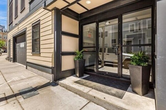 Building Photo - 45 Vinton St