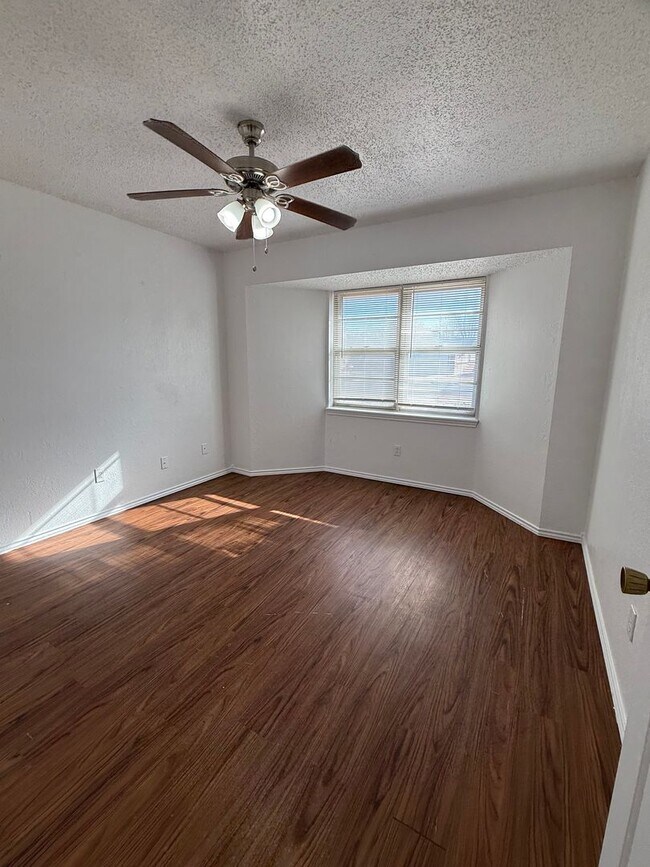 Building Photo - 2122 75th St