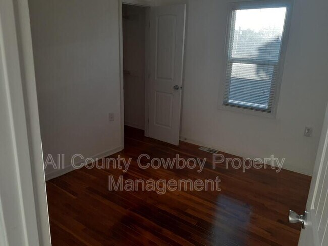 Building Photo - 1222 Logan Ave