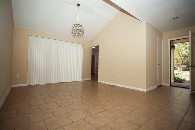 Building Photo - 5006 Stanhope Dr