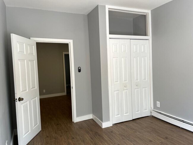 Building Photo - 418 3rd St