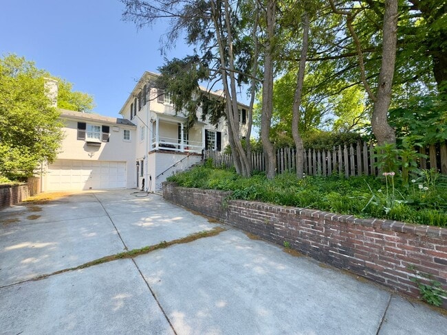 Building Photo - 115 E Northern Pkwy