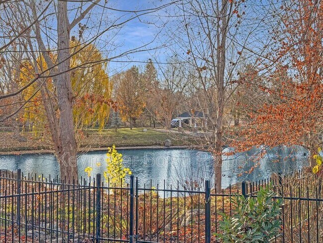 Building Photo - 1141 E Crowne Pointe Dr