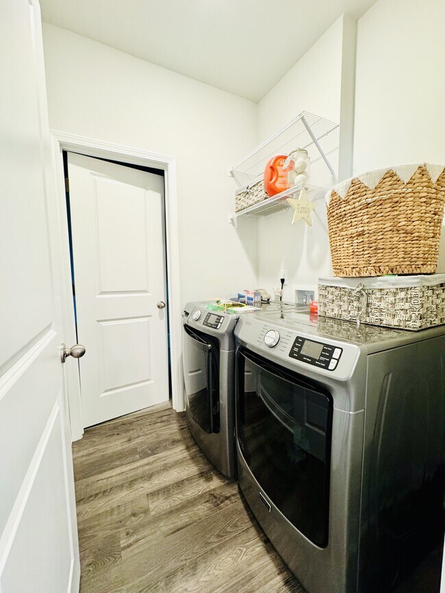 Building Photo - 2464 Campton Lp