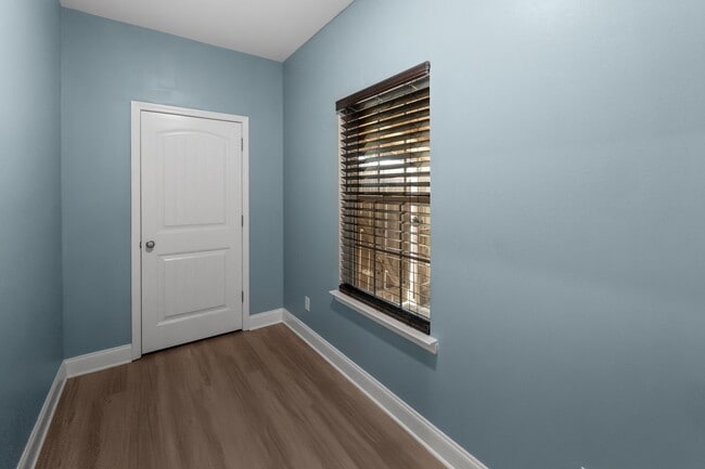 Building Photo - Spacious 5-Bedroom Home in The Palms at New Hampstead with Office & Screened Porch