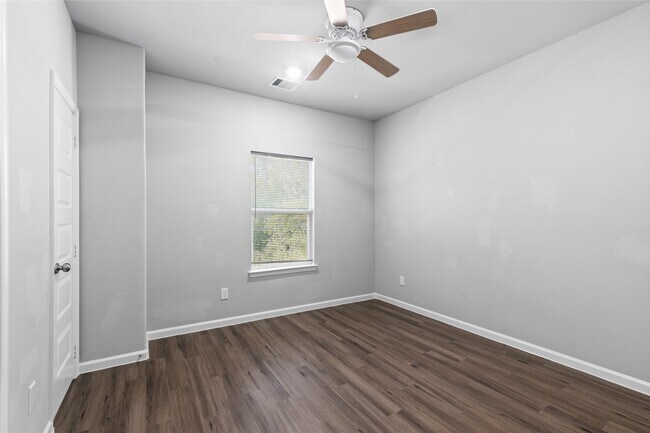 Building Photo - 8161 Tate St