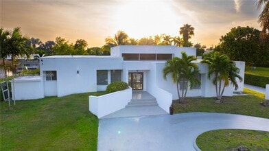 Building Photo - 290 NW 125th Ave