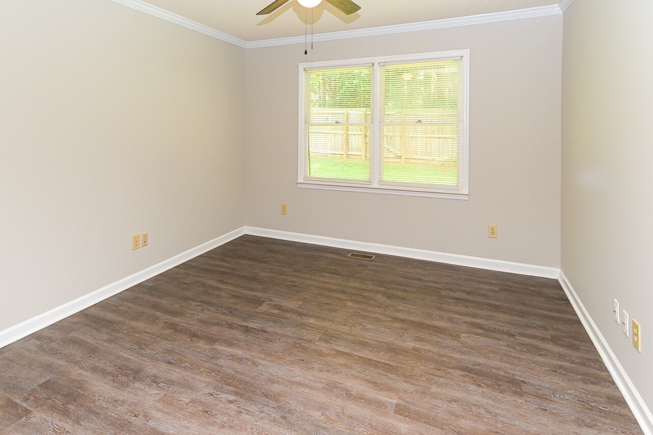 Building Photo - 157 Greenwood Dr