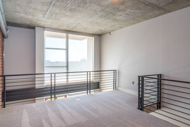 Building Photo - Great One Bedrooom in the Gateway Lofts!