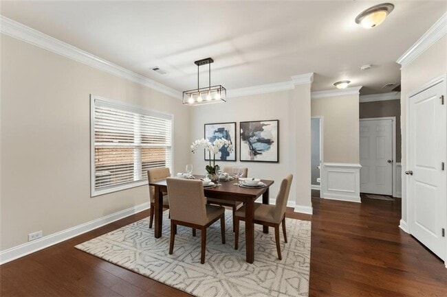 Building Photo - 3803 Manor View