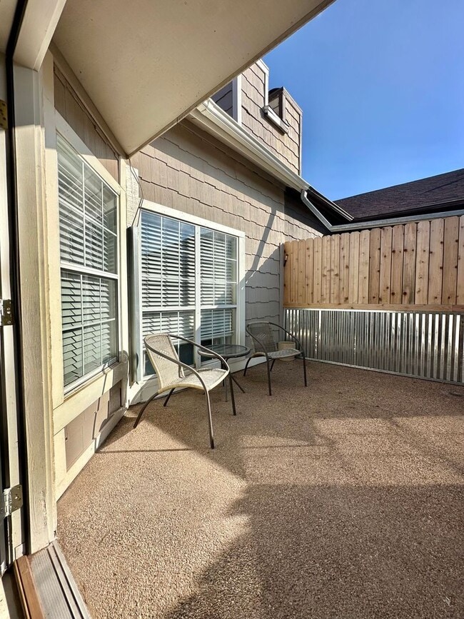 Building Photo - COMING SEPTEMBER 2025 - Updated 3 Bedroom ...