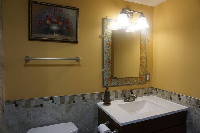 Building Photo - 720 Fairmont St NW