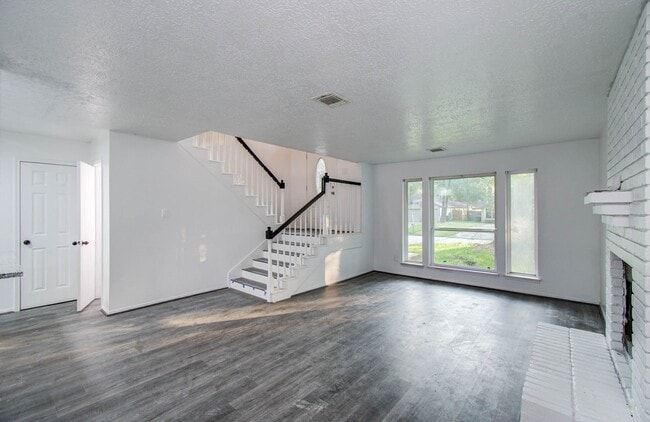 Building Photo - 5006 Village Springs Dr