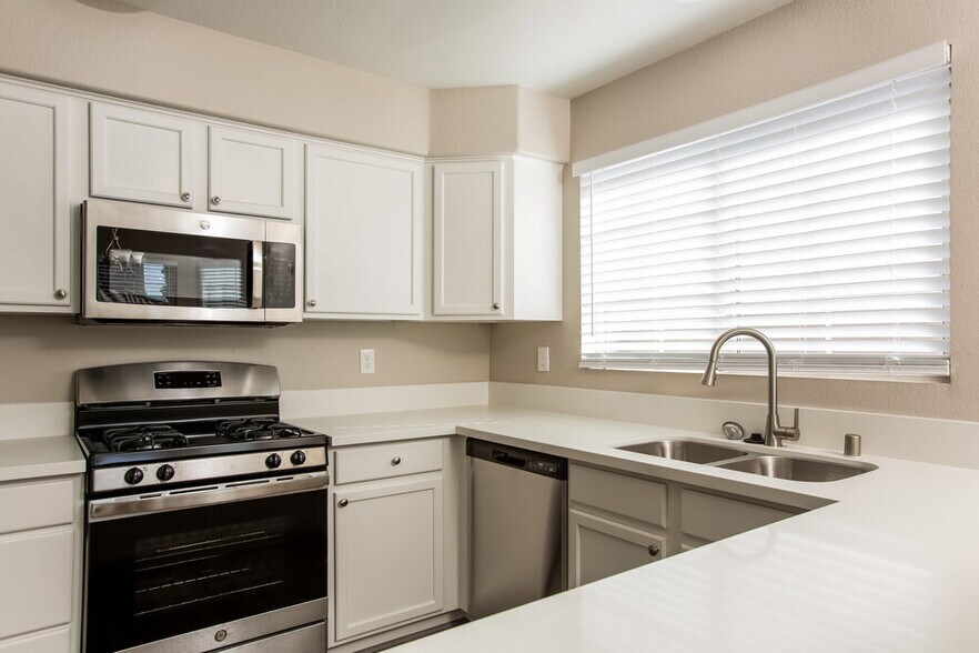 Building Photo - 918 Rocky Stone Ave