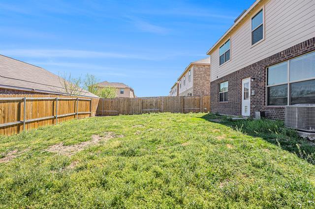 Building Photo - 921 Primrose Dr