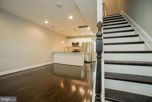 Building Photo - Single Family Home w/ Beautiful Outdoor Patio