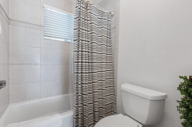 Building Photo - 65 Hendricks Isle