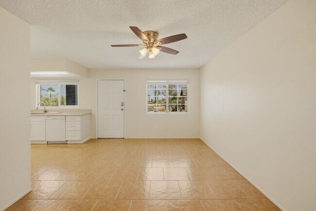 Building Photo - 45 N Phyllis-208