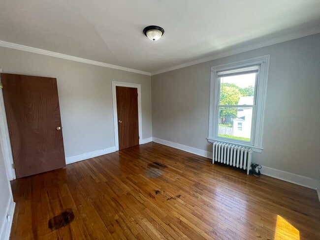 Building Photo - Comfortable, pet-friendly 2-Bedroom Second-Floor Apartment – Pittsfield, $1350