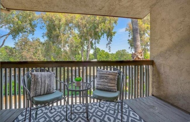 Building Photo - APART