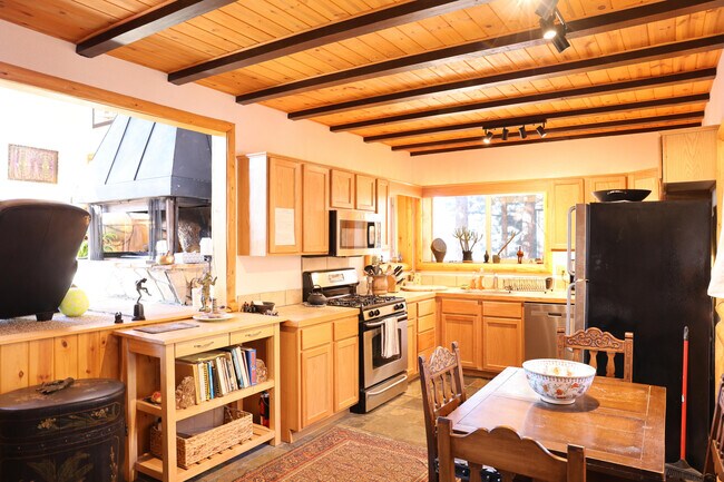 Building Photo - 43615 Wolf Rd