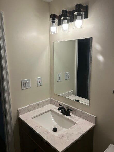 Bathroom - 420 N Everhart Ave