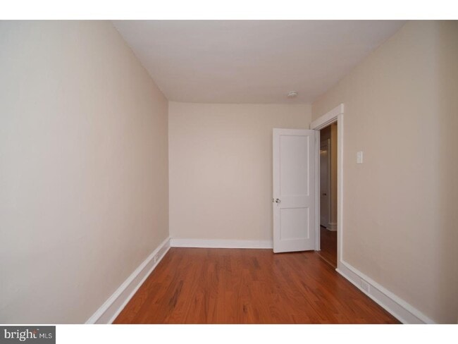 Building Photo - 321 Hermitage St