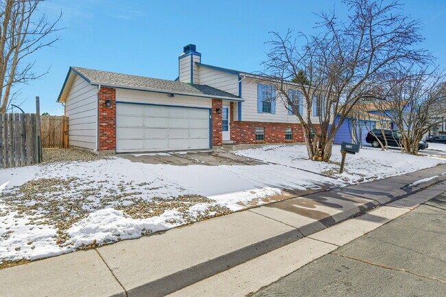 Building Photo - $2,540.95 with $300 off the first month's Rent- 4 Bedroom, 1.5 Bath, Single Family Home in Aurora...