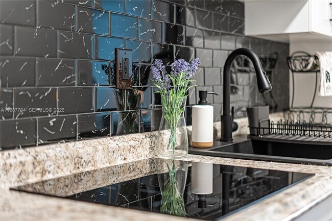 Building Photo - 100 Lincoln Rd