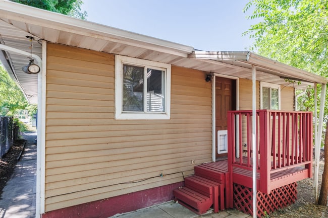 Building Photo - Updated Salt Lake Bungalow Style Home