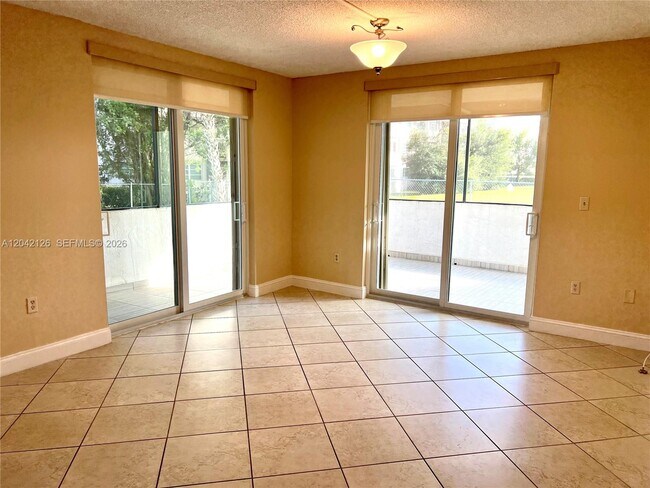 Building Photo - 919 Hillcrest Dr