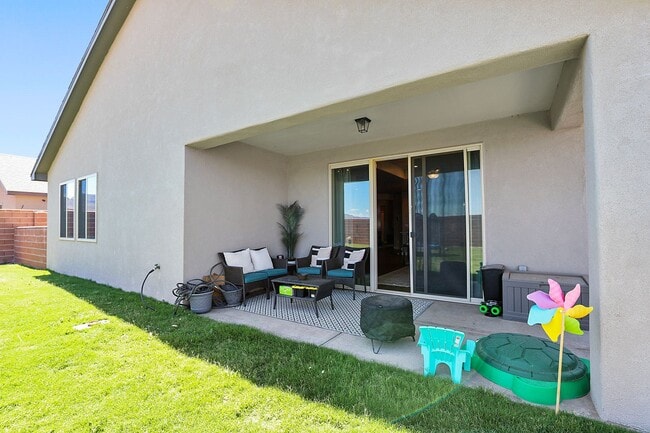Building Photo - Beautiful 4 bedroom home with Solar Panels