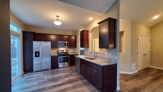 Building Photo - 3 Br/ 2 Ba Townhome, Dahlia Model