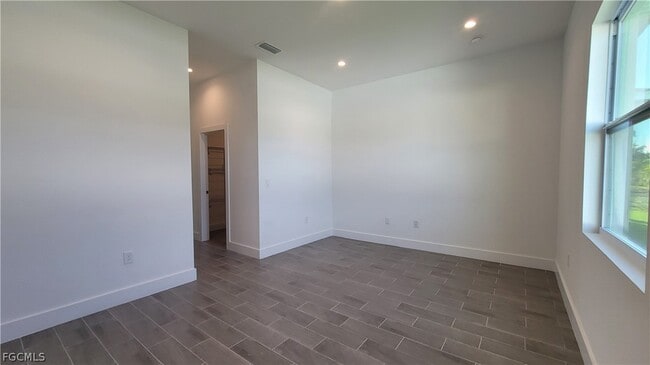 Building Photo - 412 SW 28th Ave