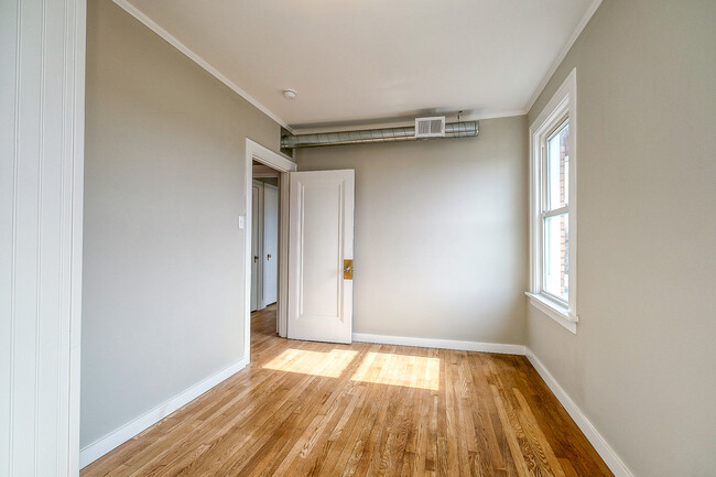 Middle Bedroom - 1869 Perrott Ave