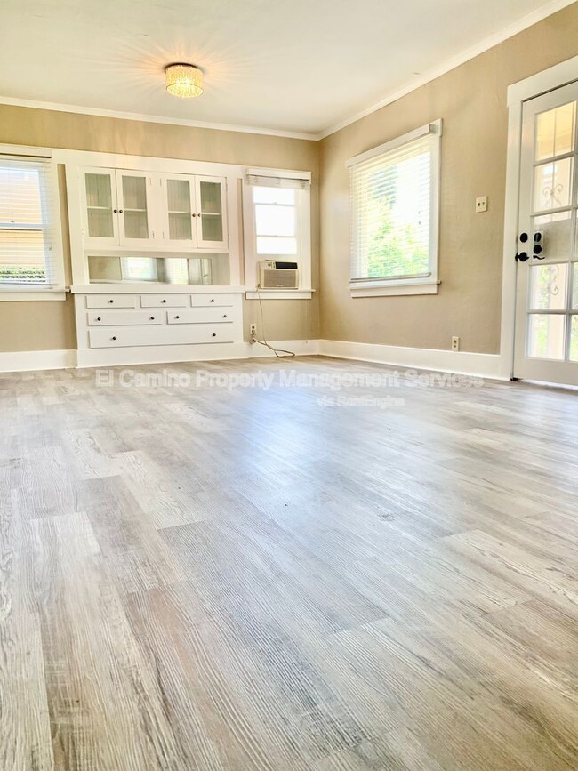 Building Photo - 5758 Pickering Ave