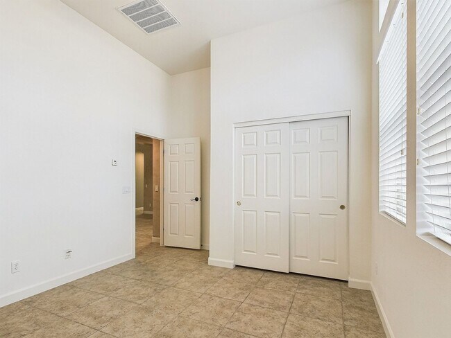 Building Photo - Carefree Hwy/27th Dr Gorgeous 6 Bedrooms/4 Bath 3695 Sq Ft Home