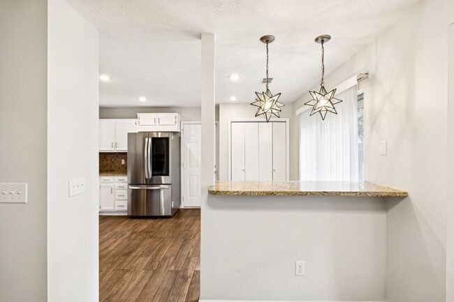 Building Photo - Welcome to this beautifully remodeled sing...