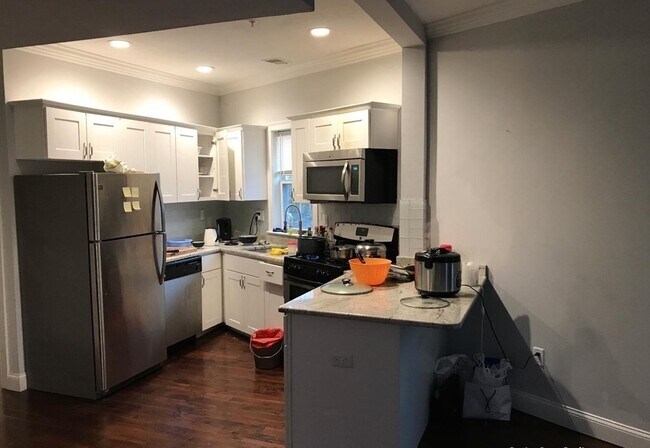 Building Photo - 140 Marcella St